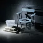 Összecsukható karfás szoba WC Basic