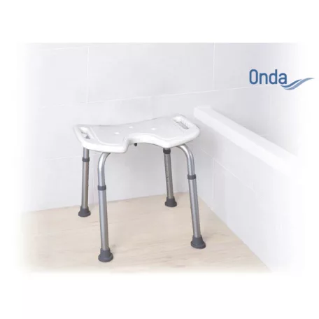 Álíltható magasságú zuhanyszék higiéniai nyílással Onda